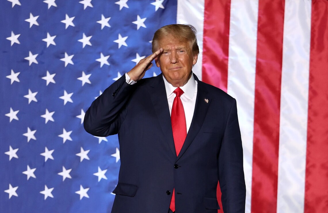 Дональд Трамп призупинив програми допомоги США іншим країнам